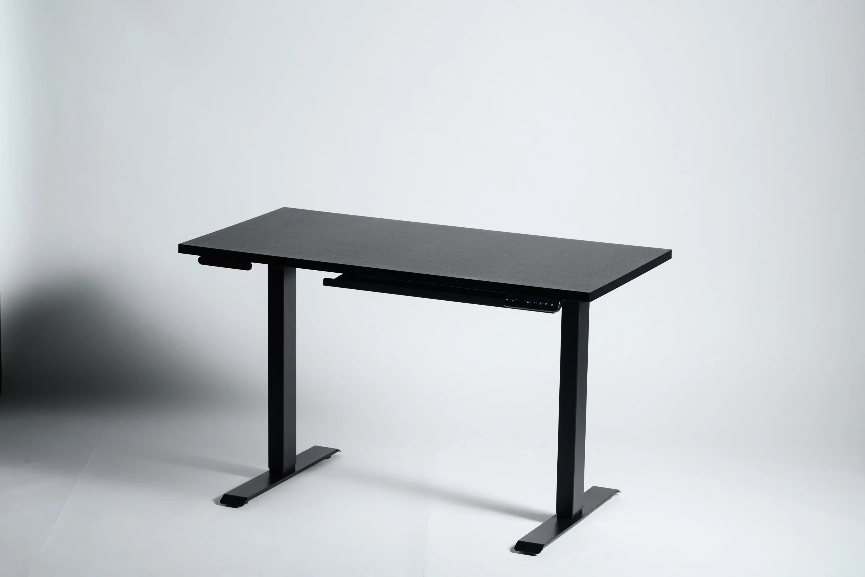 PAXTON 블랙 원목 전동식 높이 조절 데스크