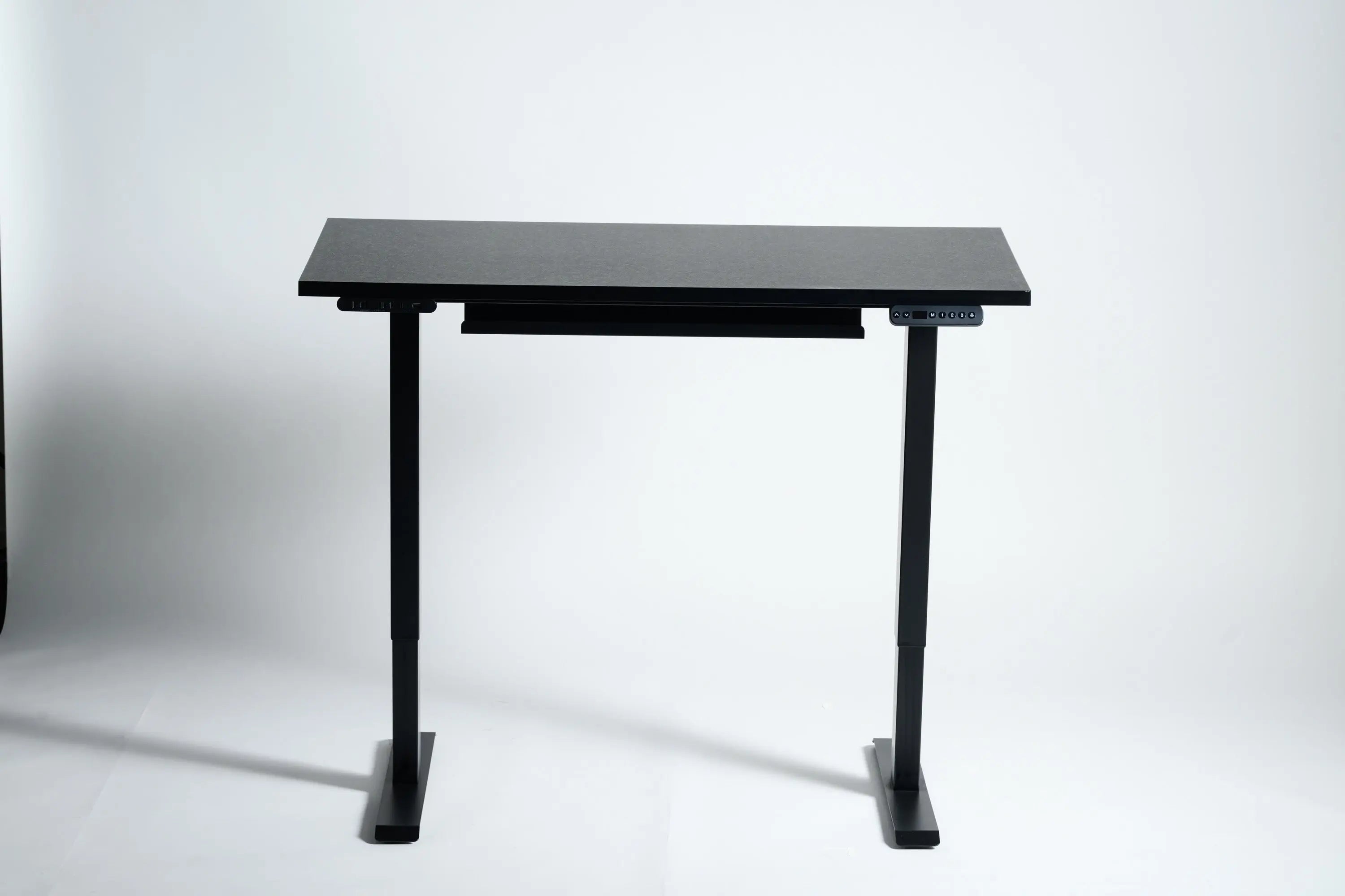 PAXTON 블랙 원목 전동식 높이 조절 데스크