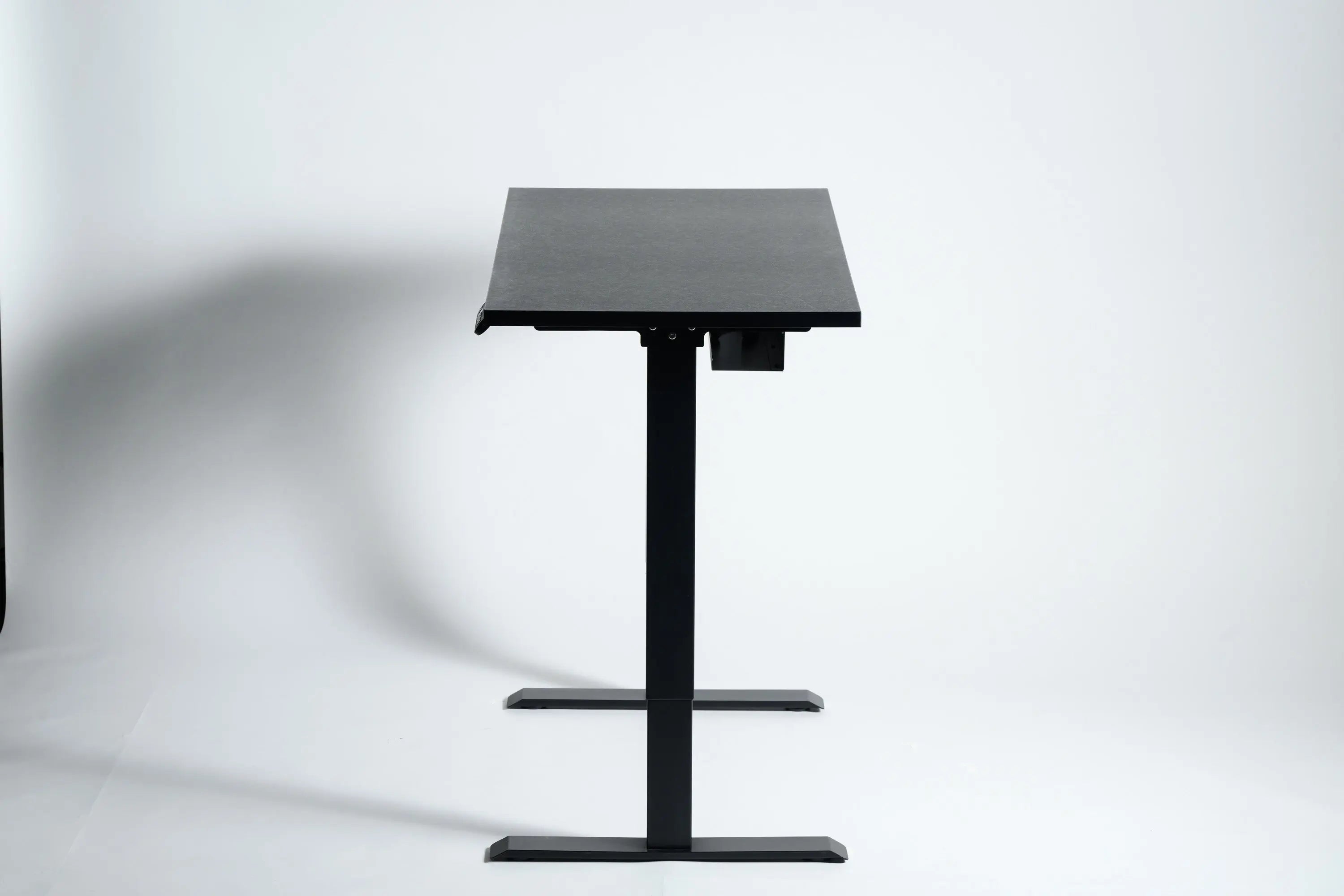 PAXTON 블랙 원목 전동식 높이 조절 데스크